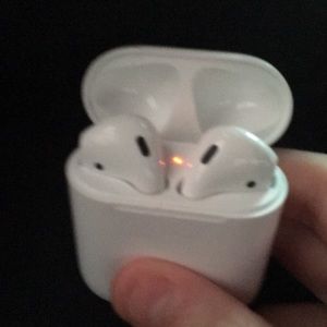 Apple AirPods Gen 1